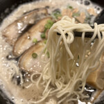 Hakata Tonkotsu Ra-Men Shirohige - 麺リフト✨難しい…