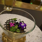 トゥ・ラ・ジョア イズム - 