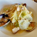 イルソーレ エッラルーナ - 【パスタランチ　1400円】白身魚とアサリのオイルソースパスタ