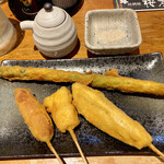 居酒屋桜房 - 晩酌セット@1,500円のおまかせ串揚げ4本(アスパラ、ナス、イカ、チョリソー)