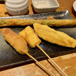 居酒屋桜房 - 晩酌セット@1,500円のおまかせ串揚げ4本(アスパラ、ナス、イカ、チョリソー)