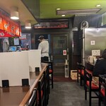 Hakata menbou aka noren - 店内