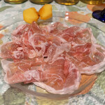 リボリータ エ サルメリア - ふわふわ切りたて生ハム