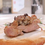 トリワイン ＰＩＫＯＳＨＨＨＵ - 鶏モモ肉のキノコ詰めバルサミコソース、キノコ詰まってます！