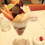 フォーシーズンズカフェ - 厳選秋果実のパフェ　白卵プリン