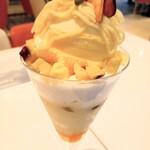 フォーシーズンズカフェ - さつま芋のパフェ