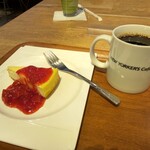 NEW YORKER'S Cafe - ホットコーヒー＋チーズケーキ