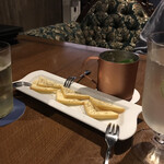 バー ライト - 伊勢茶ジントニック・スモーク３種盛り合わせ・モスコミュール・カルダモンのジントニック