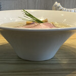 宍道湖しじみ中華蕎麦 琥珀 東京本店 - 美しい丼