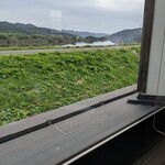 うなぎの 東海亭 - 窓から北上川