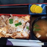 とんかつ二幸 - かつ重（みそ汁，漬物付き）