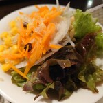 A-To Hoteru Hiro Sakishi Thi - 野菜も豊富♪ドレッシングもとても美味しく♪オリーブオイルやグレープシードオイル、スパイス系も沢山置いてあって悩みました（笑）