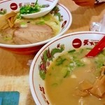 天下一品 - 奥がコッサリ、手前が自分の何時もの仕様