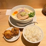 鶏白湯ラーメン ムツキ - 