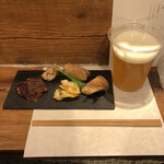 麹町いづみや しろ - 【鮨酒会・霜月】生ビール、・おつまみ：5品(ワンプレート)赤魚の煮つけ、青柳柚子胡椒和え、かすべのほっぺ燻製、あん肝旨煮、にたり鯨七味醤油漬け。