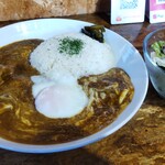 니코 카레 - 치킨과 온천 계란 치즈 카레(1240엔)