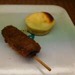本格石窯パン工房ミルポンド - 料理写真:買ったのはアメリカンドッグ(左）とベイクドチーズケーキ