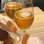 188587187 - 乾杯はカルヴァドスシードルで。カルヴァドスを加えた、ややしっかりした飲み口のシードルです。