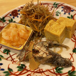 日本酒とお料理 おたべ - 前菜セット4種　メヒカリ南蛮漬け　卵焼き　金平牛蒡　海老の小皿　これも美味しい