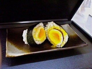 Kicc Hin Dou - 昨年、大好評でしたキジの半熟煮卵おにぎり２００円！７月上旬までの初夏しか産卵しないので、期間限定です♪濃厚な煮卵をご堪能下さい！！