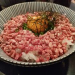 馬刺しと焼き鳥 グルマン三年坂 - 馬トロ丼