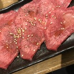 Yakiniku Tombi - 名物生タン980円