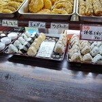 手打ちセルフうどん 海侍 - 天ぷら、おにぎりコーナー