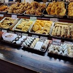 手打ちセルフうどん 海侍 - 天ぷら、おにぎりコーナー