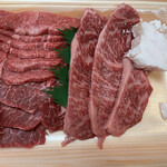 久光精肉店 - 料理写真:右が特上　左が上