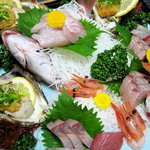 碧翠御苑 - お造り：鯛 鰆 間八 岩牡蠣 しび 甘海老
