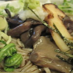 水舎 - きのこそばアップ