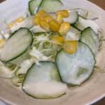 Milk Curry & Bar Bite - サラダ
キャベツ、キュウリ、コーン、フレンチドレッシング
ボリュームも含めて極めてフツー…かな…