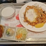 四条パクチー - タイの焼きそばセット　目玉焼きのせ