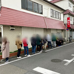 カレーの店 マボロシ - 整理券の列