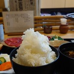 ひろ繁 - 嫁からご飯もらい、愛鷹盛りに