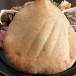 カメイノ食堂 - ファラフェルサンド正面から