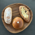 パン工房 T-LAMP - クリームドーナツ、コーヒーあんホイップ、はちみつチーズくるみのパン