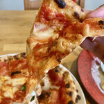 VecchioAlbero - 芳ばしくてスッキリした味のピザ