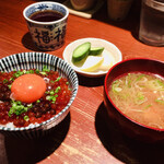 めしの助 - いくら入り卵かけごはん、みそ汁、ぬかづけ