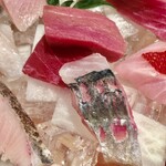 めしの助 - 生本まぐろの赤身・中とろ、あじ