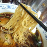 Ramen Shin - 中太チヂレ麺。スープにからむぅ♪