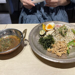 SPICE GATE - 京風スパイス朝定食
      鶏キーマと魚介出汁のカレー 1200円
      （ - 小盛に変更 50円）