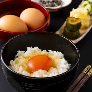 Pot-cooked white rice and rich egg