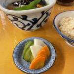 とん汁と玄米の店 檍食堂 - よく漬かったぬか漬け