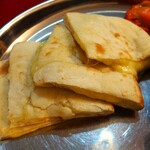 Arati - チーズナンはチーズたっぷり