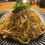 ビストロサカバ UEHARA PARLOR&dinning - しらふペペロンチーノ＠980円