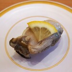 Kappasushi - 瀬戸内海産蒸し牡蠣（100円）