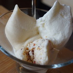 ジェラテリア ジェリーム - ミルク、メープル、キャラメルナッツ