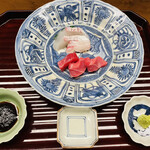 宮坂 - 明の時代のお皿に盛られた鰈と鮪: 見事でした