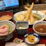 Hakata Kaisen Shokudou Uokichi - 選んだ丼はネギトロ丼、おかずは天ぷら